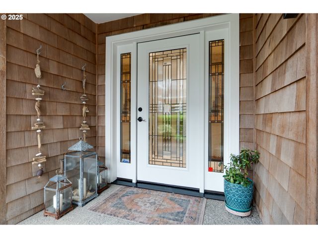 2939 PACIFIC Ave, Cannon Beach, OR 97110