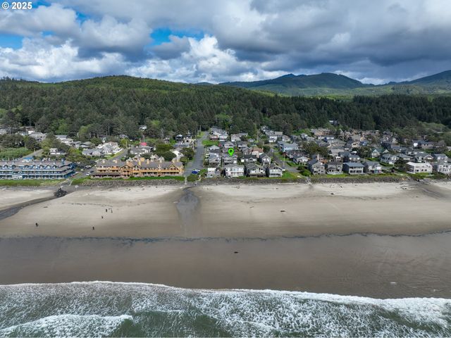 2939 PACIFIC Ave, Cannon Beach, OR 97110
