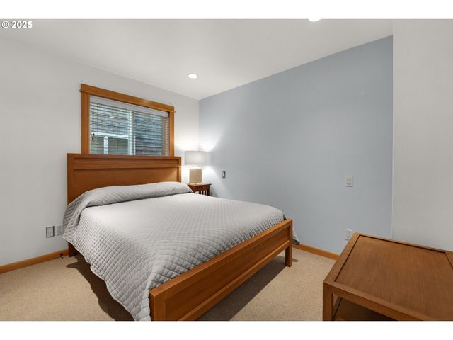 2939 PACIFIC Ave, Cannon Beach, OR 97110