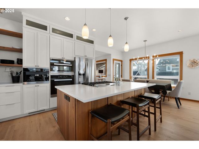 2939 PACIFIC Ave, Cannon Beach, OR 97110