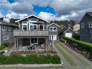 2939 PACIFIC Ave, Cannon Beach, OR 97110