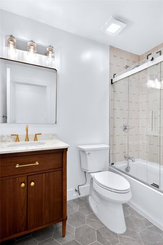 37 Corchaug Avenue B, Port Washington, NY 11050
