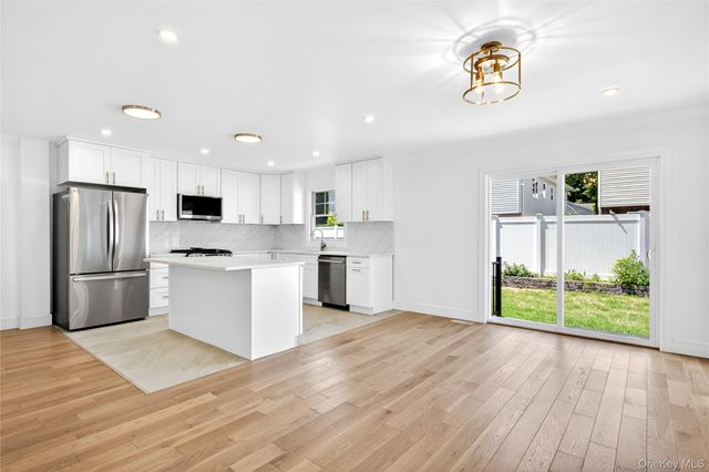 37 Corchaug Avenue B, Port Washington, NY 11050