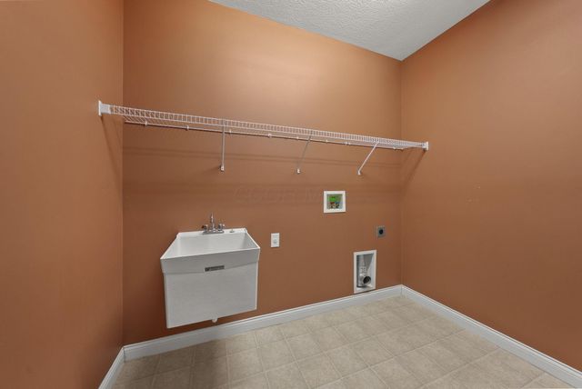 7055 Falls View Circle, Delaware, OH 43015