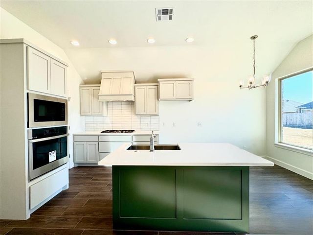 9328 NW 143rd Street, Yukon, OK 73099