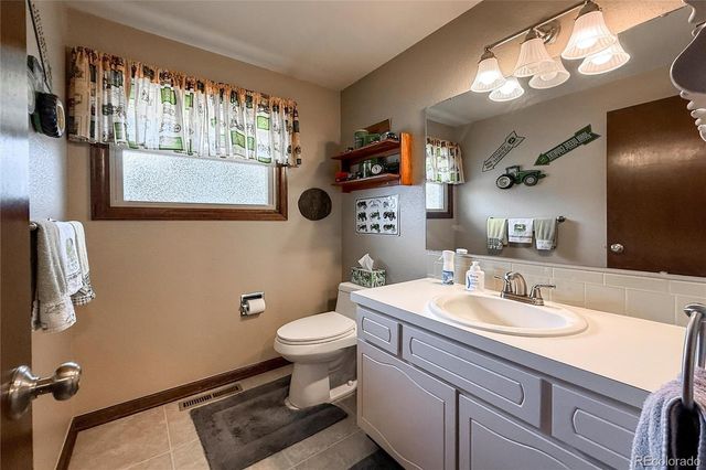 2806 Lake Park Way, Longmont, CO 80503