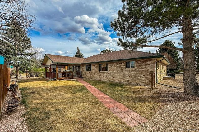 2806 Lake Park Way, Longmont, CO 80503