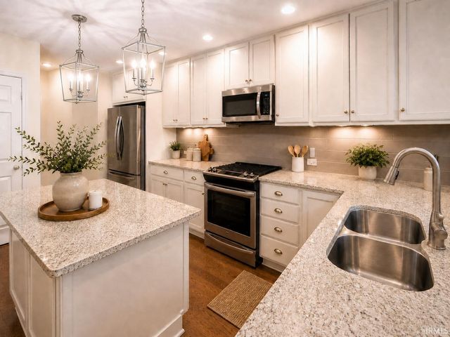 19029 Cambridge Village Drive, Evansville, IN 47725