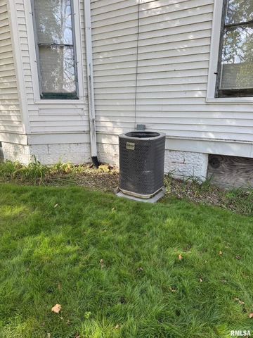 1520 28TH Avenue, Moline, IL 61265