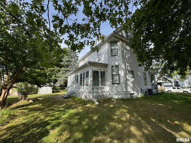 1520 28TH Avenue, Moline, IL 61265