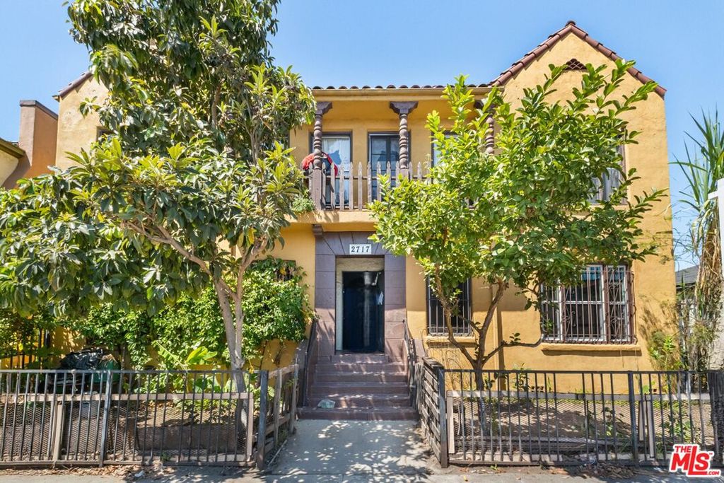Image 1 of property listing at 2717 S Budlong Ave, Los Angeles, CA 90007