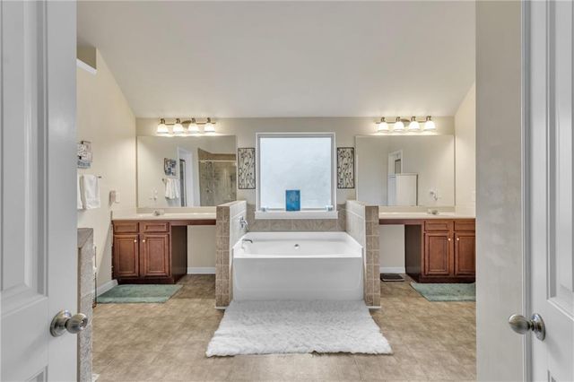 1293 Heartwood Avenue, Mcdonough, GA 30253