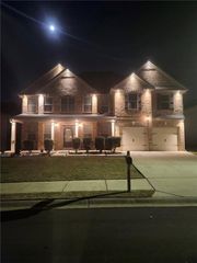 1293 Heartwood Avenue, Mcdonough, GA 30253