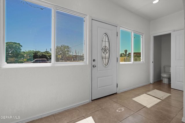 209 N SEVILLE A, El Paso, TX 79905