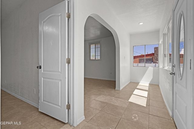 209 N SEVILLE A, El Paso, TX 79905