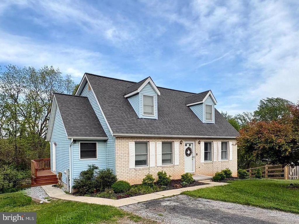 Image 1 of property listing at 423 LONDON CT, Westminster, MD 21157