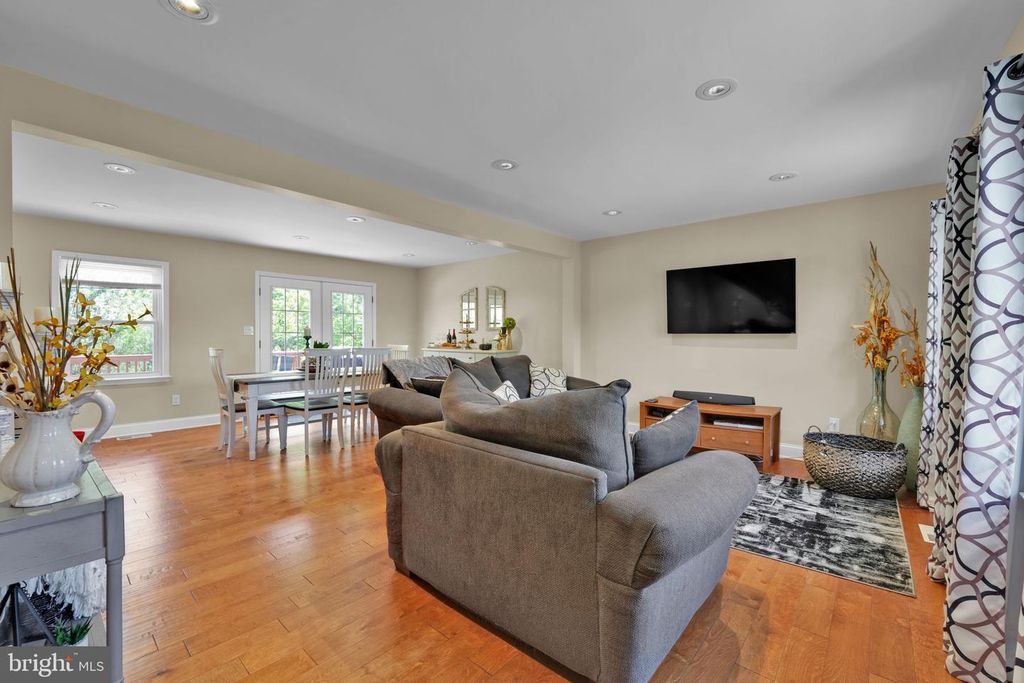 Image 14 of property listing at 423 LONDON CT, Westminster, MD 21157