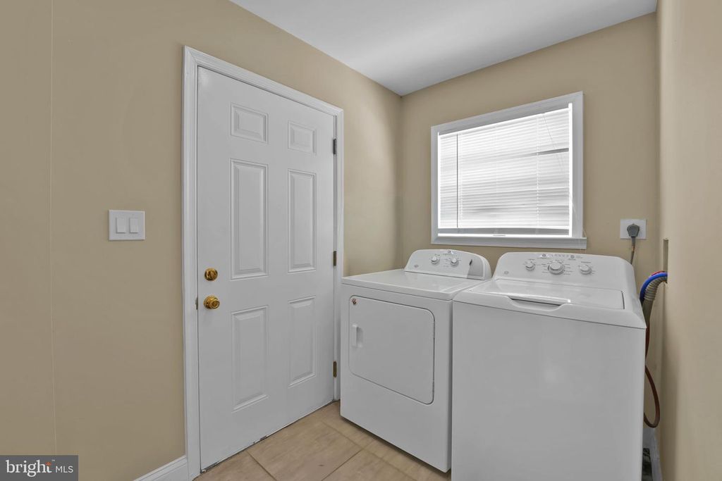 Image 21 of property listing at 423 LONDON CT, Westminster, MD 21157