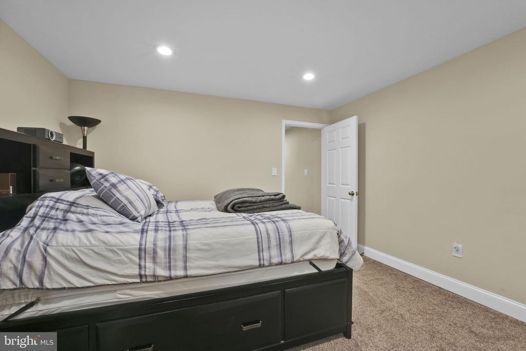 Image 32 of property listing at 423 LONDON CT, Westminster, MD 21157