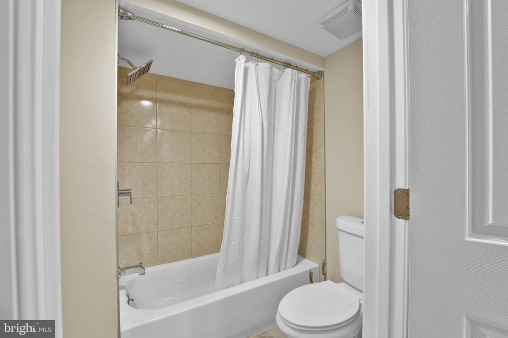 Image 36 of property listing at 423 LONDON CT, Westminster, MD 21157