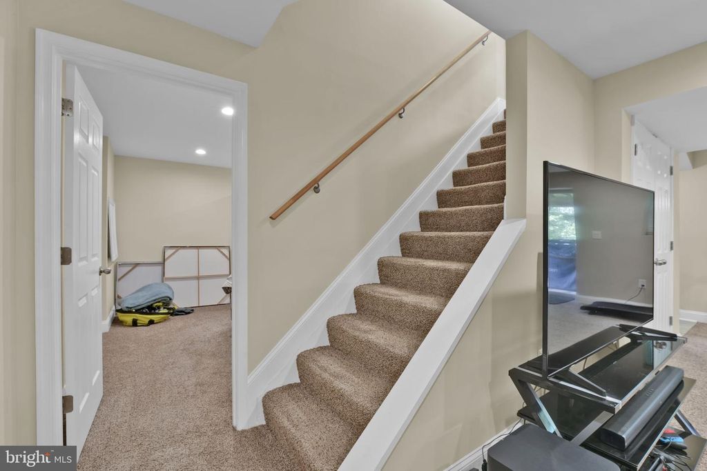 Image 38 of property listing at 423 LONDON CT, Westminster, MD 21157