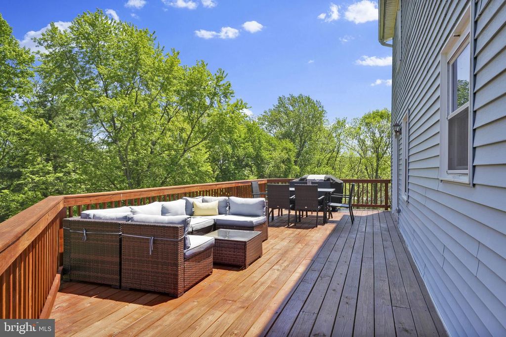 Image 4 of property listing at 423 LONDON CT, Westminster, MD 21157