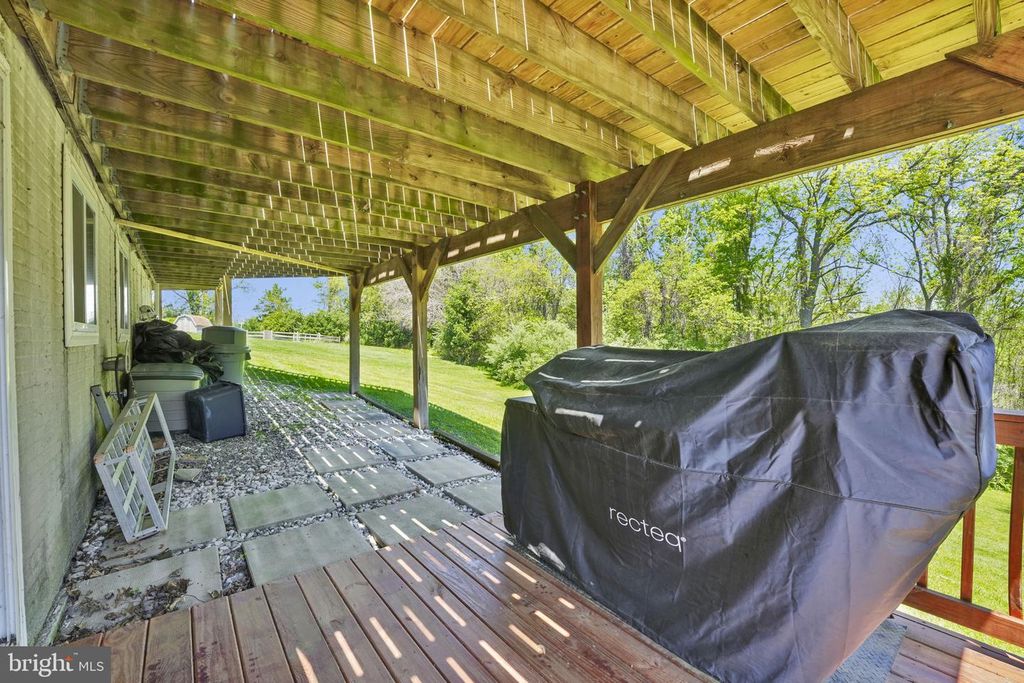 Image 41 of property listing at 423 LONDON CT, Westminster, MD 21157