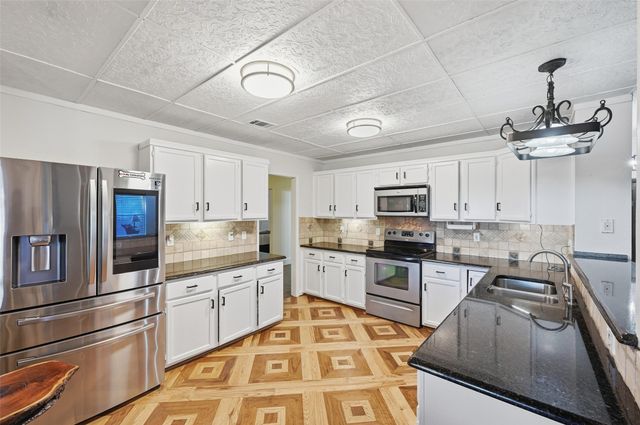 1701 Prairie Creek Court, Garland, TX 75040