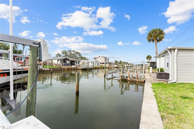 8740 43RD AVENUE N 136, St Petersburg, FL 33709