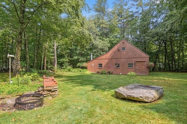 229 Se Main St, Douglas, MA 01516