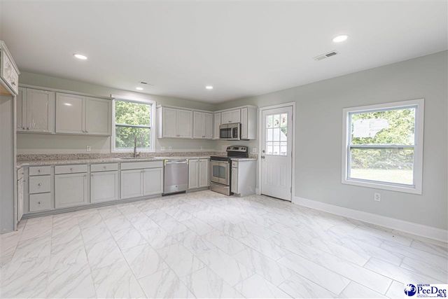 215 Brantley St, Lake City, SC 29560