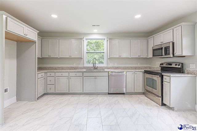 215 Brantley St, Lake City, SC 29560