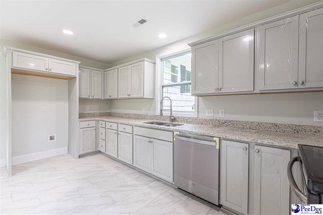 215 Brantley St, Lake City, SC 29560