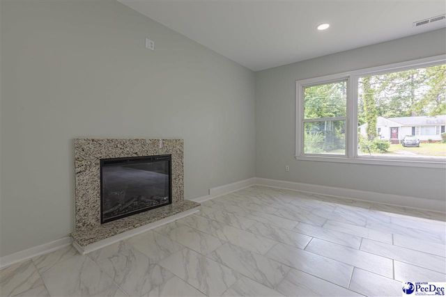 215 Brantley St, Lake City, SC 29560