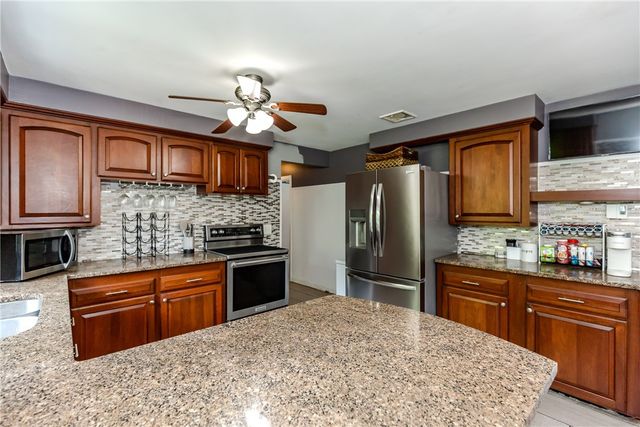 7 Oakcrest Drive, North Providence, RI 02904