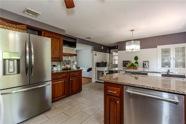 7 Oakcrest Drive, North Providence, RI 02904
