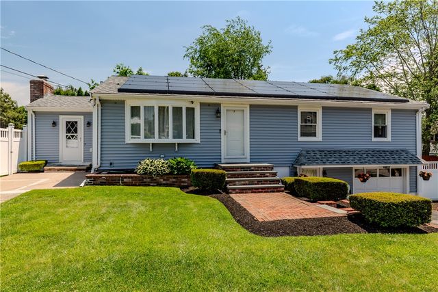 7 Oakcrest Drive, North Providence, RI 02904