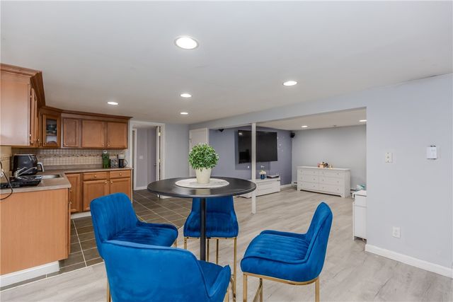 7 Oakcrest Drive, North Providence, RI 02904