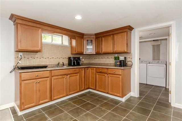 7 Oakcrest Drive, North Providence, RI 02904