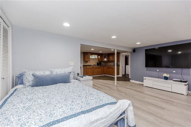 7 Oakcrest Drive, North Providence, RI 02904