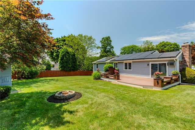 7 Oakcrest Drive, North Providence, RI 02904