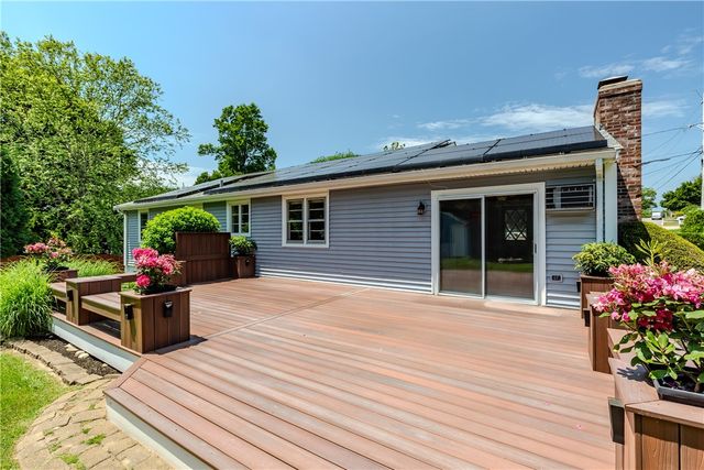 7 Oakcrest Drive, North Providence, RI 02904