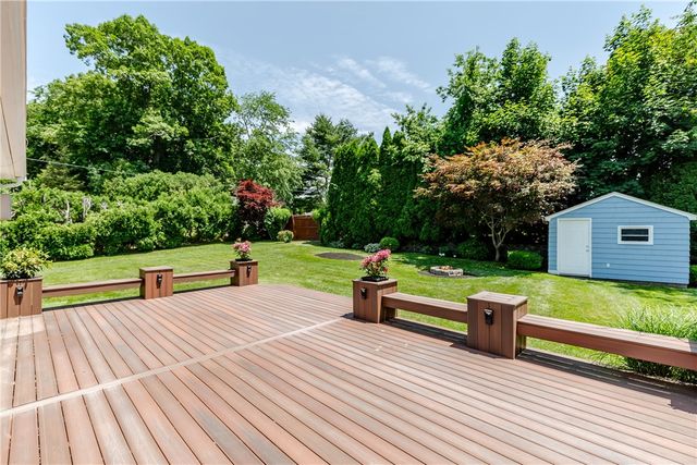7 Oakcrest Drive, North Providence, RI 02904