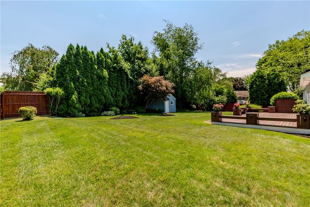 7 Oakcrest Drive, North Providence, RI 02904