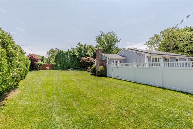 7 Oakcrest Drive, North Providence, RI 02904