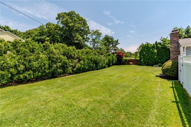 7 Oakcrest Drive, North Providence, RI 02904