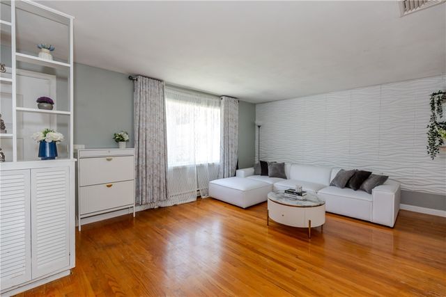 7 Oakcrest Drive, North Providence, RI 02904