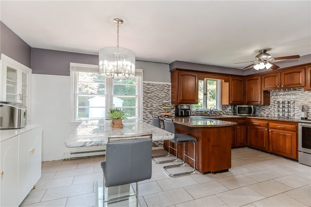 7 Oakcrest Drive, North Providence, RI 02904