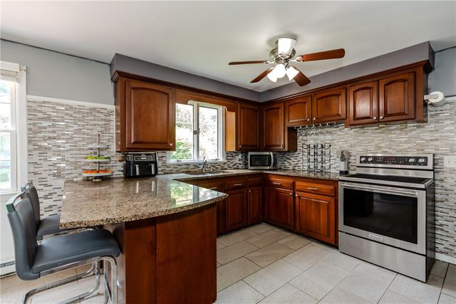 7 Oakcrest Drive, North Providence, RI 02904