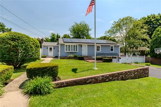 7 Oakcrest Drive, North Providence, RI 02904